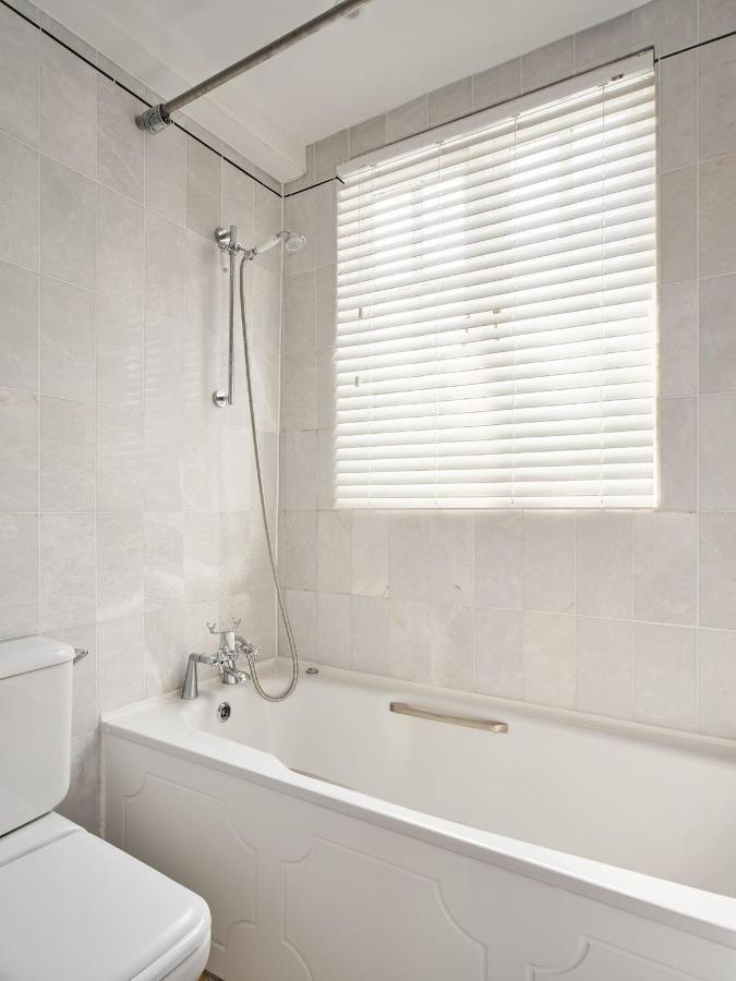 Stylish 3 Bedroom Town House ลอนดอน ภายนอก รูปภาพ