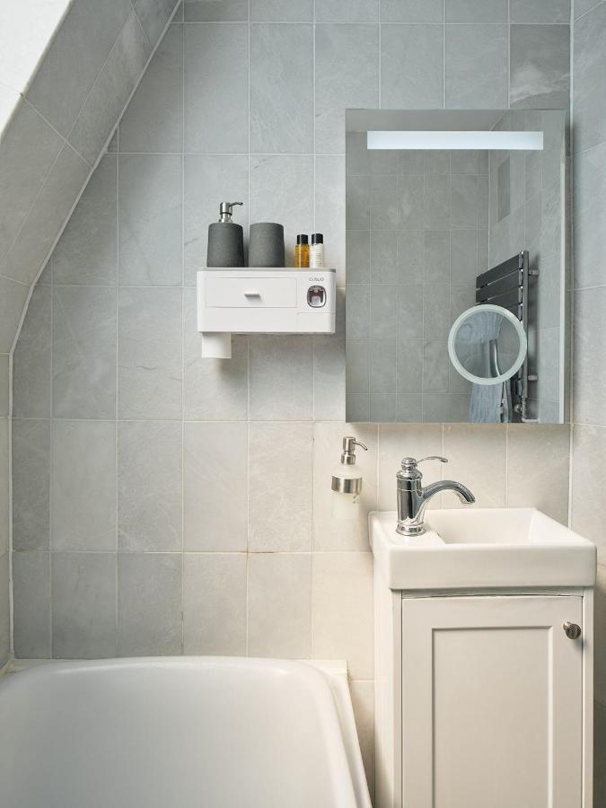 Stylish 3 Bedroom Town House ลอนดอน ภายนอก รูปภาพ